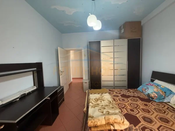 Tirane, jepet me qera apartament 2+1 Kati 3, 79 m² 400 € (FRESKU)