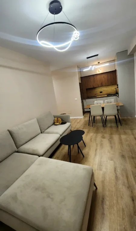 Tirane, jepet me qera apartament 2+1 Kati 8, 100 m² 470 € (Univers City)