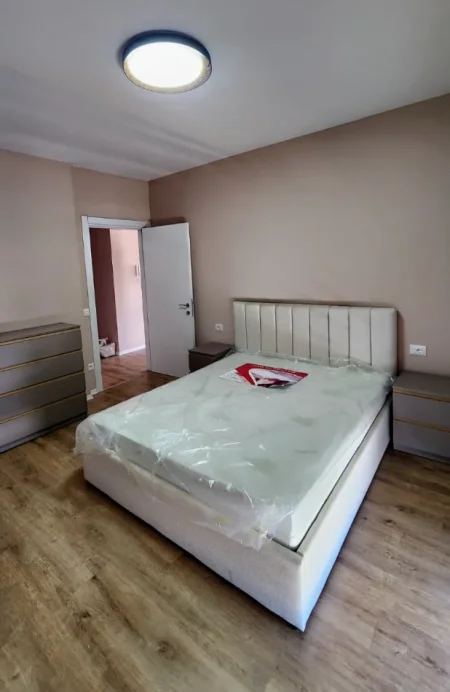 Tirane, jepet me qera apartament 2+1 Kati 8, 100 m² 470 € (Univers City)