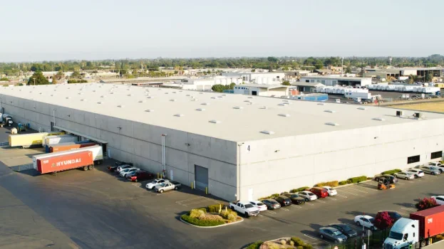 Durres, shitet magazine Kati 0, 2.400 m² 2.500.000 € (Porto Romano)