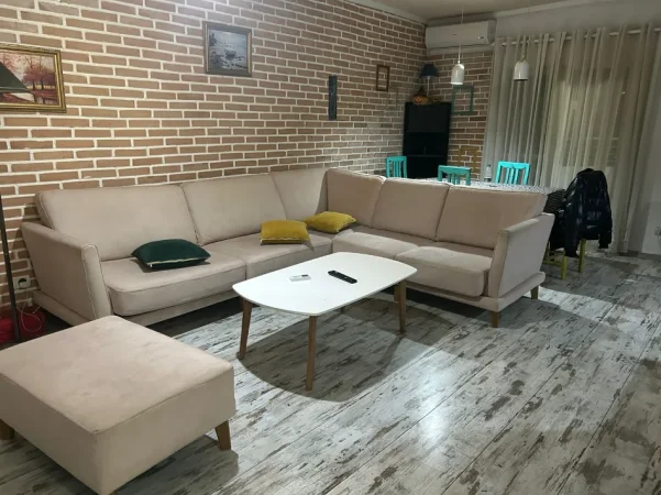 Tirane, jepet me qera apartament 2+1 Kati 8, 90 m² 650 € (Komuna Parisit)