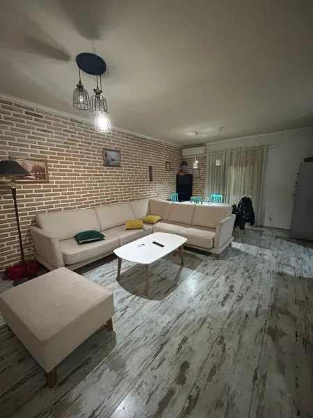 Tirane, jepet me qera apartament 2+1 Kati 8, 90 m² 650 € (Komuna Parisit)