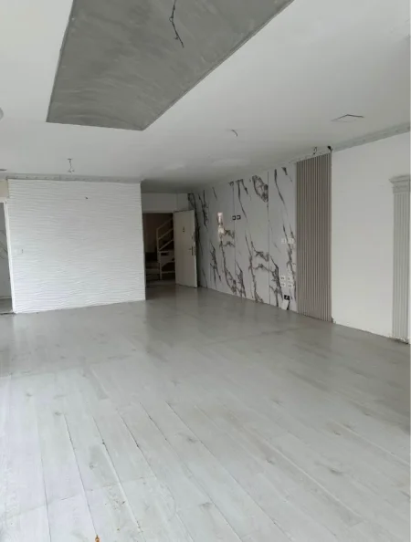 Tirane, jepet me qera ambjent biznesi Kati 1, 75 m² 1.000 € (zogu i zi)
