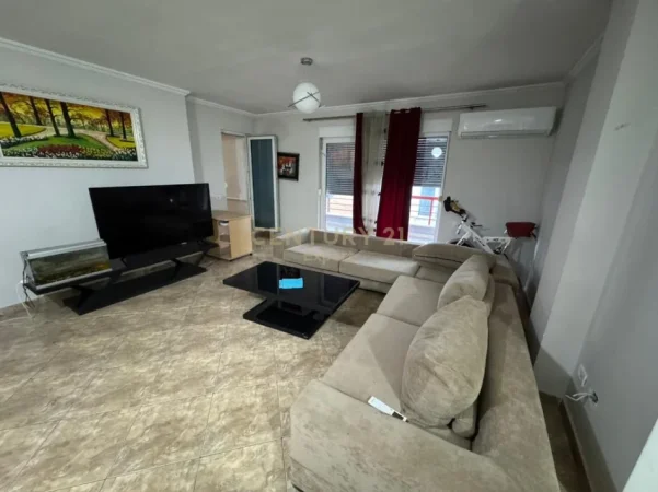 Tirane, shes apartament 2+1+Ballkon Kati 3, 140 m² 250.000 € (kompleksi Kolombo)