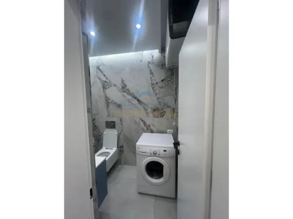 Tirane, jepet me qera apartament 2+1 Kati 8, 82 m² 1.000 € (Pazari i Ri)
