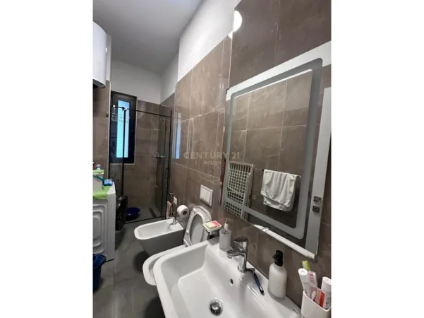 Tirane, jepet me qera apartament 1+1 Kati 6, 66 m² (square 21)