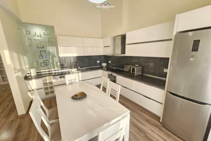 Tirane, jepet me qera apartament 2+1 Kati 2, 130 m² 1.500 € (long hill residenc)