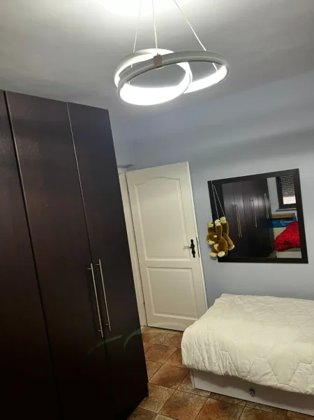 Tirane, jepet me qera apartament 1+1 Kati 5, 55 m² 580 € (rruga Mine Peza prane Oslo)