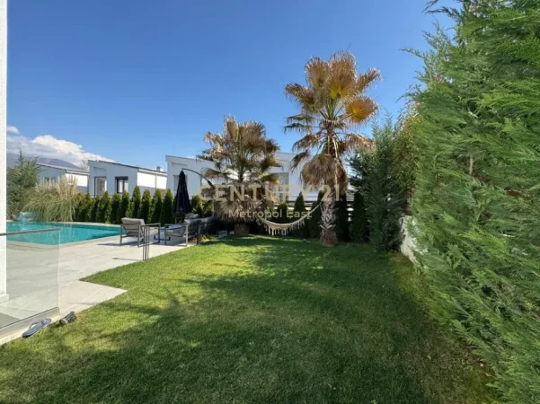 Tirane, jepet me qera Vile Kati 3, 500 m² 5.000 € (Teg)