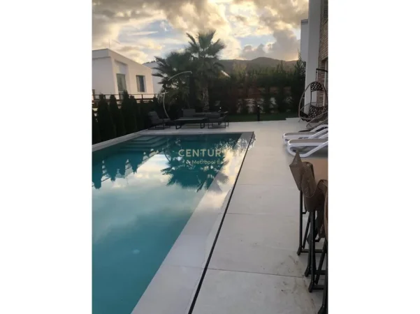 Tirane, jepet me qera Vile Kati 3, 500 m² 5.000 € (Teg)