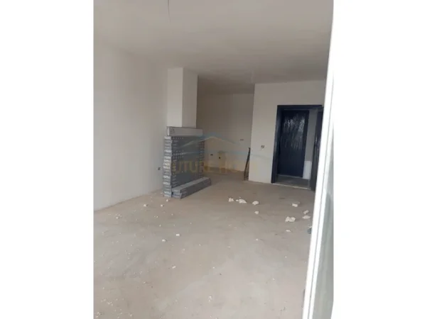 Tirane, shitet apartament 2+1+Ballkon Kati 8, 110 m² 137.000 € (Kompleksi Univers City)