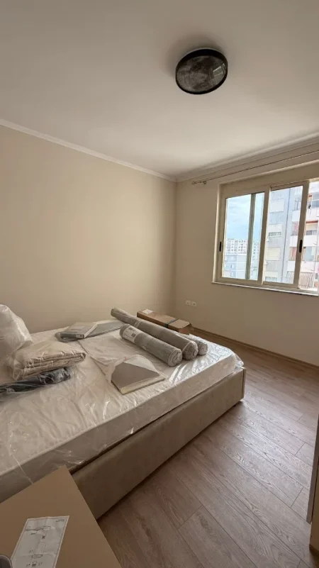 Tirane, jepet me qera apartament 1+1 Kati 3, 500 € 
