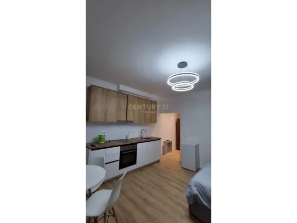 Tirane, jepet me qera apartament 1+1 Kati 1, 45 m² 700 € (Qender)