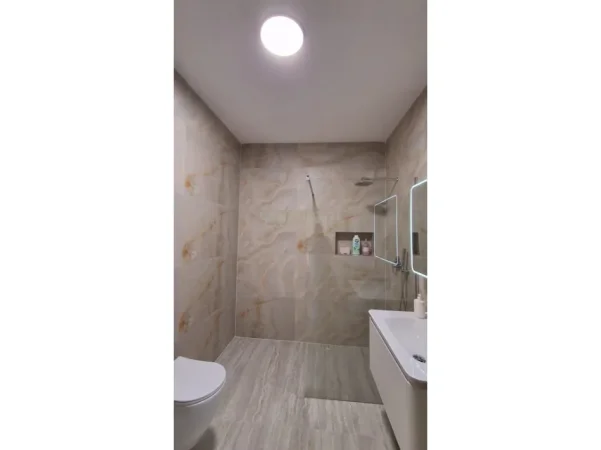 Tirane, jepet me qera apartament 1+1 Kati 1, 45 m² 700 € (Qender)