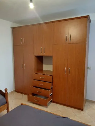 Tirane, jepet me qera apartament 1+1 Kati 1, 60 m² 350 € (rruga e elbasanit)