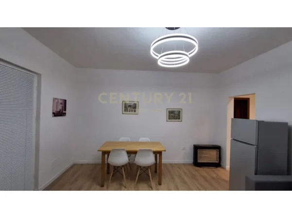 Tirane, jepet me qera apartament 1+1 Kati 1, 30 m² 500 € (Rruga e Dibres)