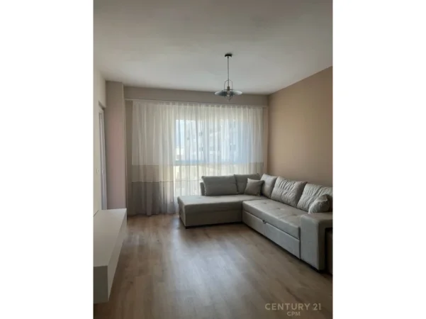 Tirane, jepet me qera apartament 1+1 Kati 7, 74 m² 620 € (Rezidenca Aura)