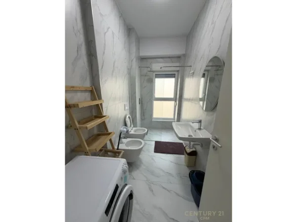Tirane, jepet me qera apartament 1+1 Kati 3, 56 m² 450 € (Ali Demi)