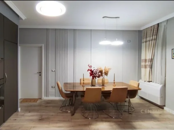 Tirane, jepet me qera apartament 2+1 Kati 10, 99 m² 650 € (Kopshti Botanik)