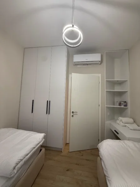 Tirane, jepet me qera apartament 2+1 Kati 4, 100 m² 1.500 € (RRUGA E BARRIKADAVE)