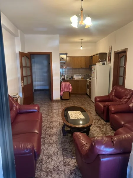 Tirane, jepet me qera apartament 2+1 Kati 4, 90 m² 500 € (Xhamllik,Rruga Arkitekt Sinani)