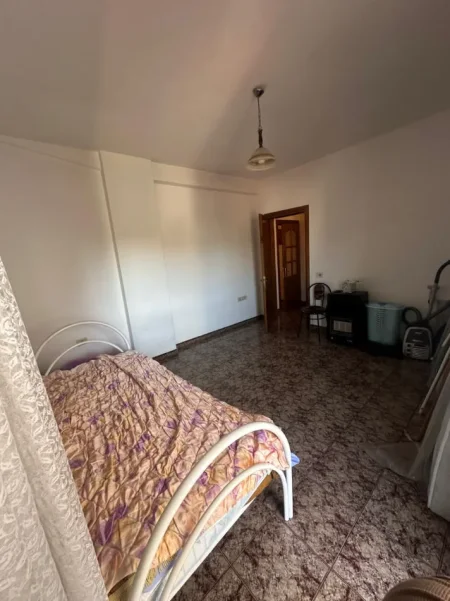 Tirane, jepet me qera apartament 2+1 Kati 4, 90 m² 500 € (Xhamllik,Rruga Arkitekt Sinani)