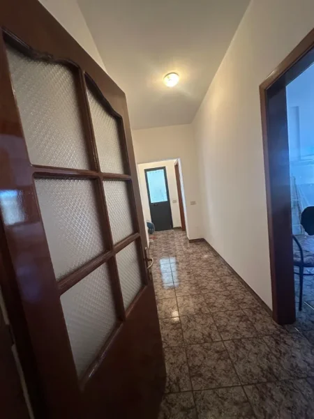 Tirane, jepet me qera apartament 2+1 Kati 4, 90 m² 500 € (Xhamllik,Rruga Arkitekt Sinani)