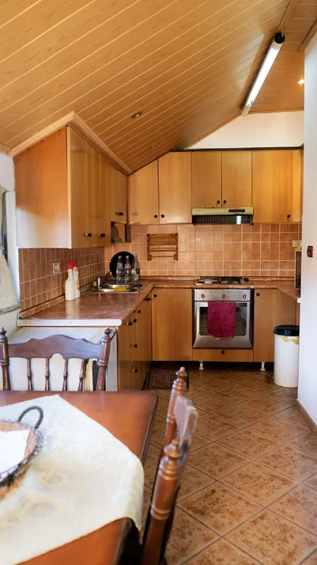 Tirane, jepet me qera Vile 2+1+Ballkon Kati 3, 160 m² 800 € (Rruga Riza Cerova)