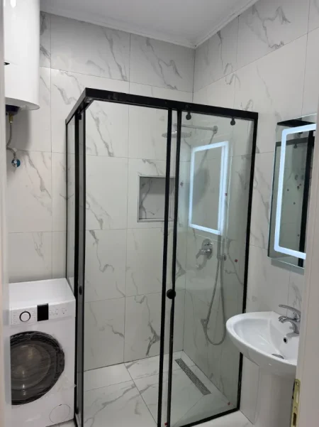 Tirane, shes apartament 1+1+Ballkon Kati 5, 67 m² 105000 €