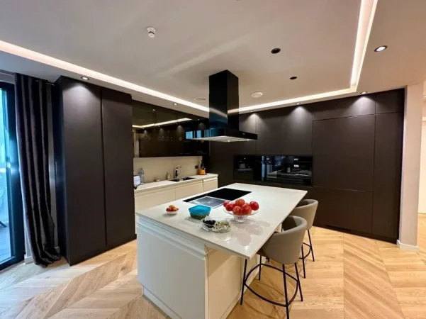 Tirane, shitet Vile 2 Katshe , 300 m² (Mandarin Residence)