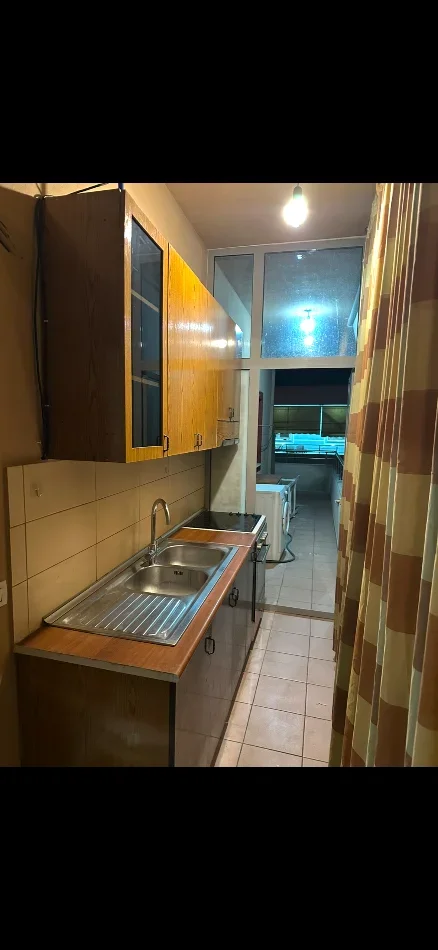 Tirane, jepet me qera apartament 1+1+Aneks+Ballkon Kati 2, 50 m² 35.000 € (Rruga Havzi Nela)