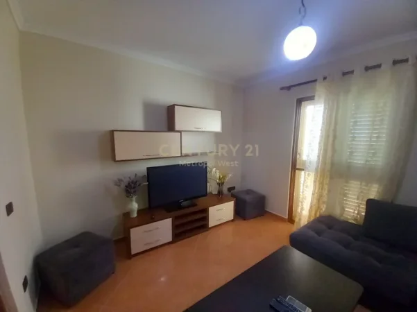 Tirane, jepet me qera apartament 1+1 Kati 2, 73 m² 420 € (Ali Demit)
