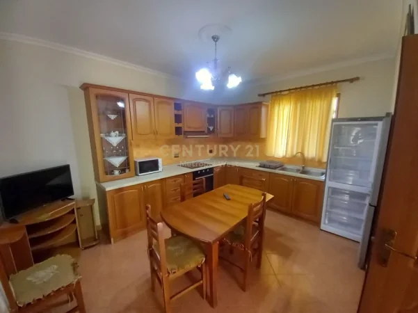 Tirane, jepet me qera apartament 1+1 Kati 2, 73 m² 420 € (Ali Demit)