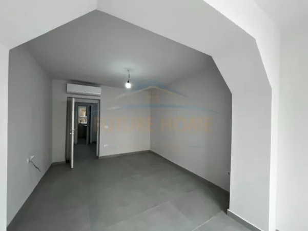 Tirane, jap me qera ambjent biznesi Kati 1, 103 m² 1.300 € 