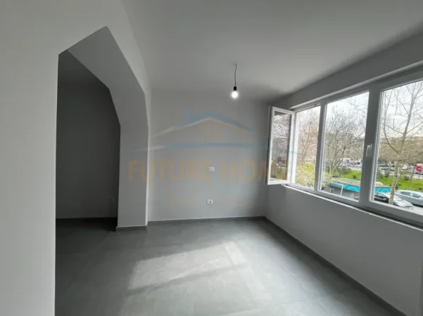 Tirane, jap me qera ambjent biznesi Kati 1, 103 m² 1.300 € 