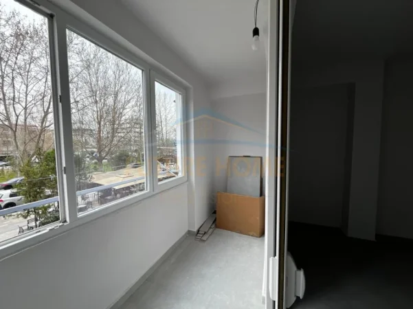 Tirane, jap me qera ambjent biznesi Kati 1, 103 m² 1.300 € 