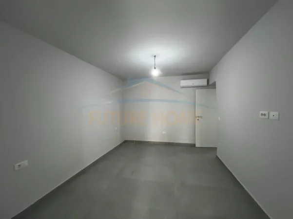 Tirane, jap me qera ambjent biznesi Kati 1, 103 m² 1.300 € 