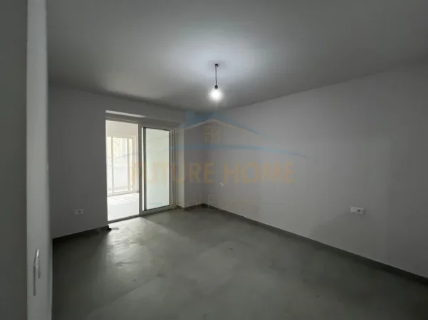 Tirane, jap me qera ambjent biznesi Kati 1, 103 m² 1.300 € 