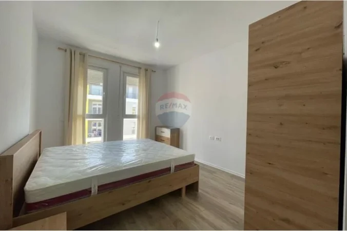 Tirane, qira 2+1+Ballkon , (Univers City)