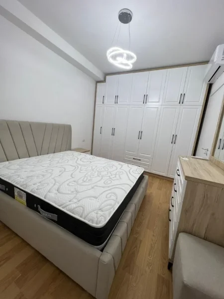 Tirane, jepet me qera apartament 1+1 Kati 7, 73 m² 650 € (ZOGU I ZI)