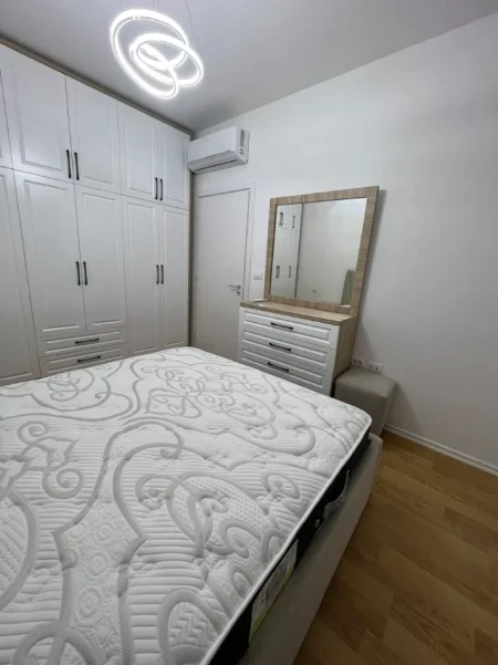 Tirane, jepet me qera apartament 1+1 Kati 7, 73 m² 650 € (ZOGU I ZI)
