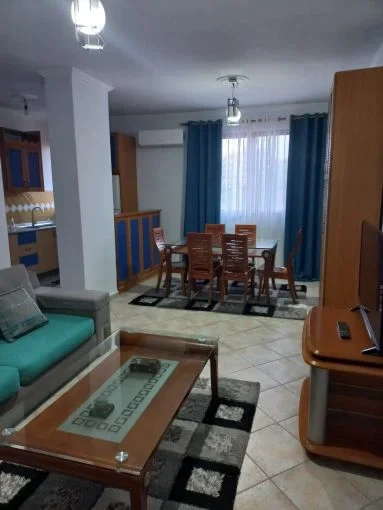 Tirane, jepet me qera apartament 1+1 Kati 4, 71 m² 500 € (unaza e re)