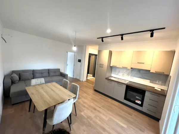 Jepet me Qera Hyrja 1+1 tek  Mbikalimi , Shkozë