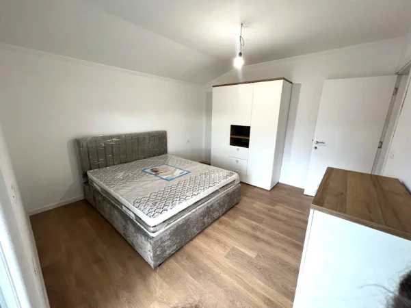 Jepet me Qera Hyrja 1+1 tek  Mbikalimi , Shkozë