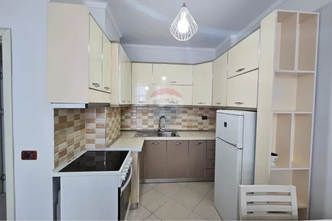 Tirane, jepet me qera 1+1 , 420 € 