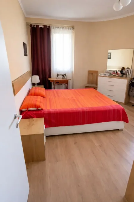 Tirane, jepet me qera apartament 3+1 , 110 m² 650 € (Grand Gallery)