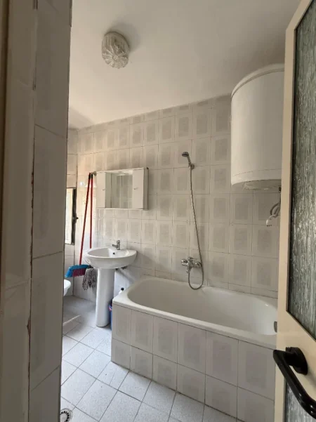 Tirane, jepet me qera apartament 2+1 Kati 6, 126 m² 522 € (RRUGA ISLAM ALLA MYSLYM SHYR)