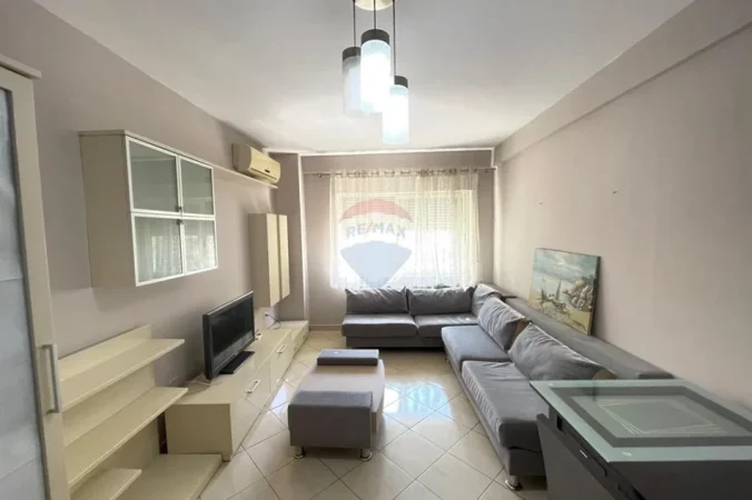 jepet me qera 1+1 , 1 m² 570 €