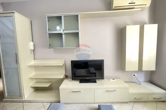 jepet me qera 1+1 , 1 m² 570 €