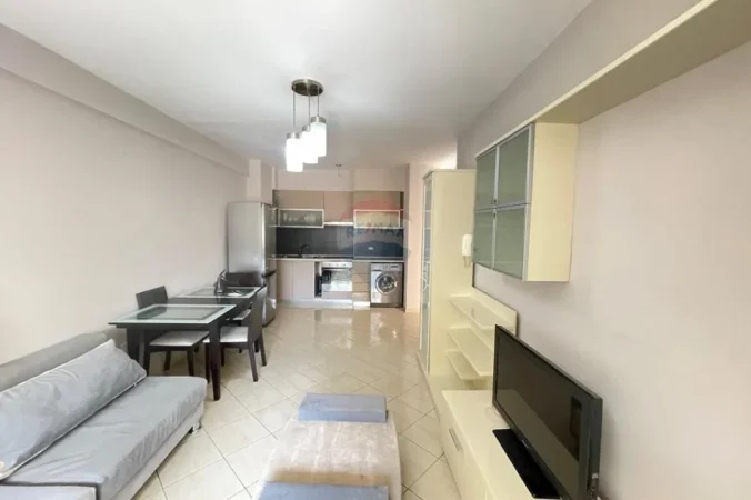 jepet me qera 1+1 , 1 m² 570 €